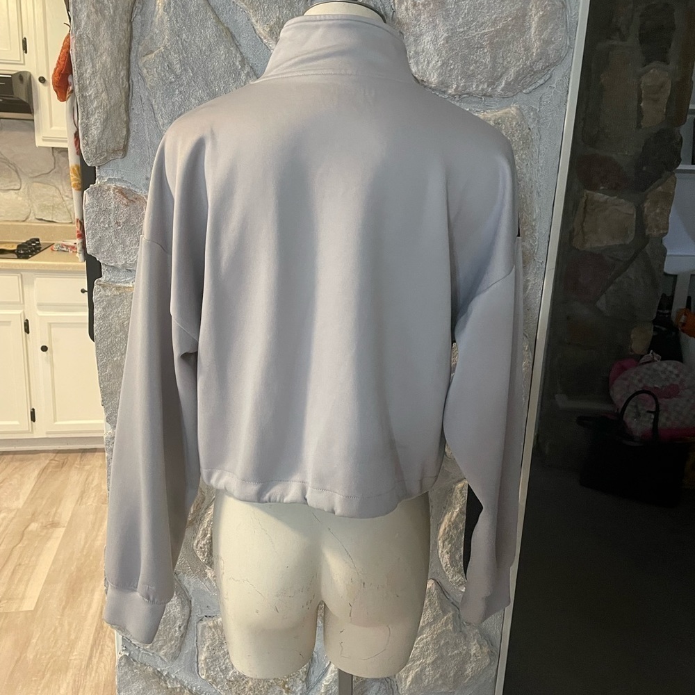 Sports Illustrated Arctic Gray Cropped Long Sleeve Quarter Zip Pullover- Large - Picture 3 of 12